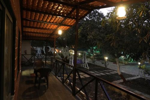 Balkón nebo terasa v ubytování Aarambh Jungle Vista Resort, Gir