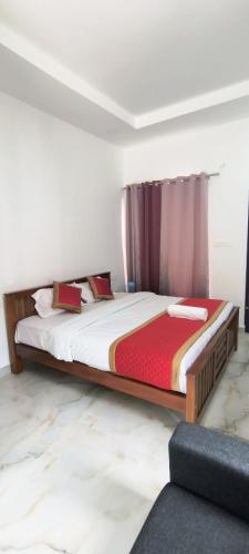 Ένα ή περισσότερα κρεβάτια σε δωμάτιο στο Blue home stay