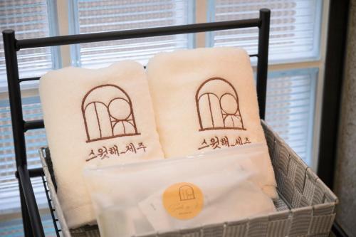 Katil atau katil-katil dalam bilik di 스윗해제주 독채 풀빌라