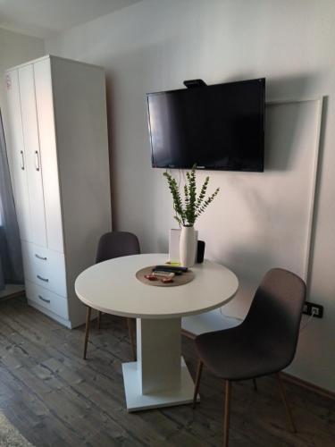 Μια τηλεόραση ή/και κέντρο ψυχαγωγίας στο Lu-Lu room