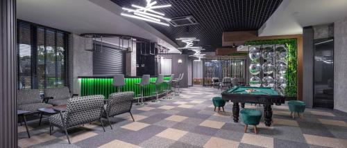 a room with a pool table and some chairs at Via Mar Residence - Alanya Experience in Alanya