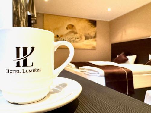 Postel nebo postele na pokoji v ubytování Hotel Lumière an der Messe