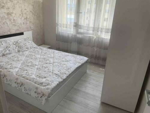 a bedroom with a bed and a window at 2 Bedroom apartment in Gotse Delchev