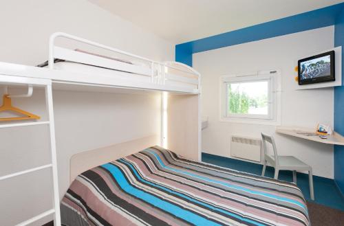 Postel nebo postele na pokoji v ubytování FYL GOOD ex hotelF1 Cherbourg