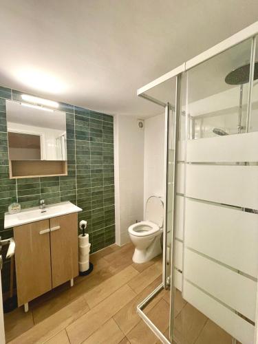 Ванная комната в Klokkari Stays - Cozy Stay City Center By Platform 357