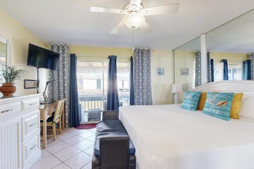 a bedroom with a bed with a ceiling fan at Chateau La Mer 1D in Destin