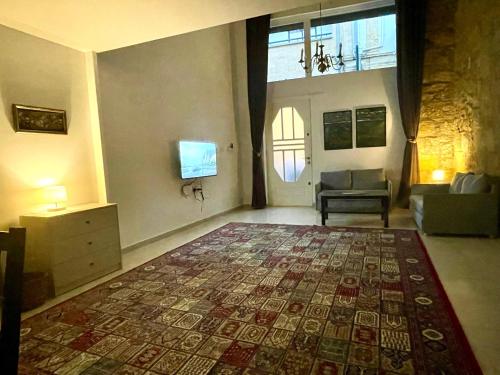 Телевизор и/или развлекательный центр в Klokkari Stays - Cozy Stay City Center By Platform 357