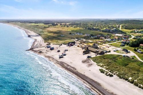 an aerial view of a beach and the ocean at JB186-Fjerritslev-Gyvelstien-27 in Torup Strand