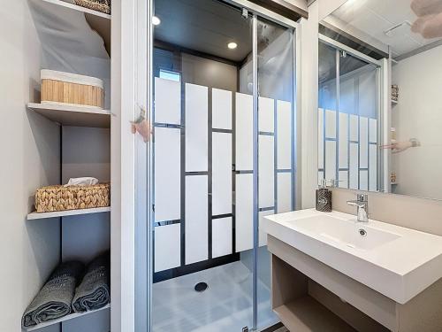 a bathroom with a sink and a shower at Cottage Le Béluga in Jullouville-les-Pins