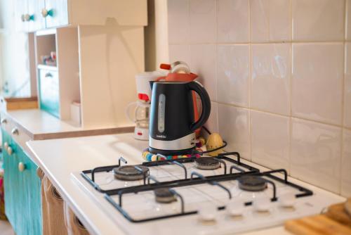 Kuchyň nebo kuchyňský kout v ubytování Petite Maison de Resource avec Cuisine