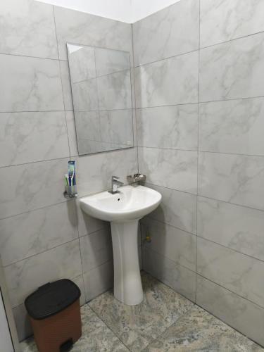 a bathroom with a sink and a mirror at TN Travel Inn - Katunayake in Katunayake