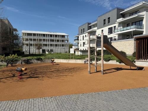 a playground with a slide in front of a building at Modern Family - Disneyland Paris in Montévrain