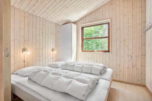 Ένα ή περισσότερα κρεβάτια σε δωμάτιο στο JB126-Fjerritslev-Tyttebaerstien-48