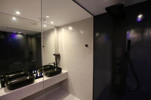 VIP Suite 107 - Castle De Paris