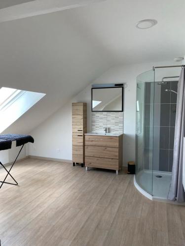a bathroom with a sink and a mirror in a room at Appartement en Duplex en centre d'Isbergues in Isbergues