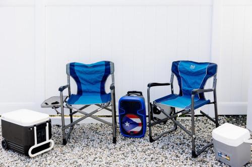 Ruang duduk di Home for 9 with Pool and Solar Panels in Vieques!