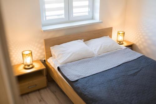 Una cama o camas en una habitación de Amber