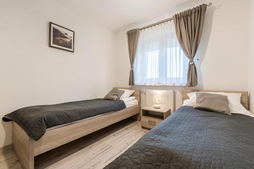 Una cama o camas en una habitación de Amber
