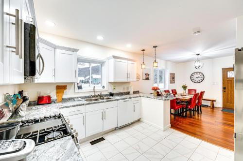 Una cocina o zona de cocina en Proctor Stays