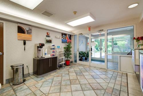 The lobby or reception area at Motel 6-Statesville, NC