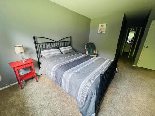 a bedroom with a large bed and a red table at Spacious 2br2ba Firstfloor Condo in Jenkintown