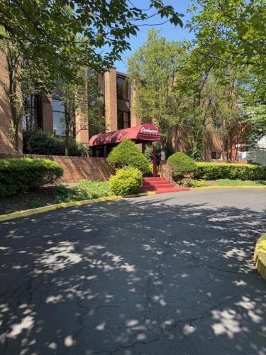 an empty street in front of a building at Spacious 2br2ba Firstfloor Condo in Jenkintown