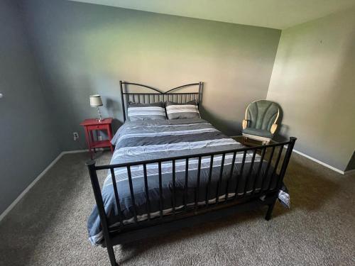 a bedroom with a bed and a chair at Spacious 2br2ba Firstfloor Condo in Jenkintown