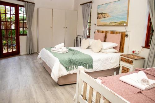 Storms River Guest Lodgeにあるベッド