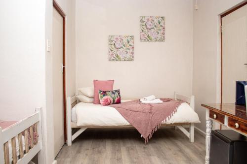 Storms River Guest Lodgeにあるベッド