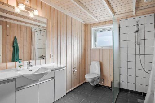 Ένα μπάνιο στο JB133-Fjerritslev-Blabaerstien-35