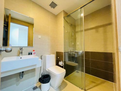 a bathroom with a toilet and a sink and a shower at The Sun Avenue Apartment Moonlight in Ho Chi Minh City