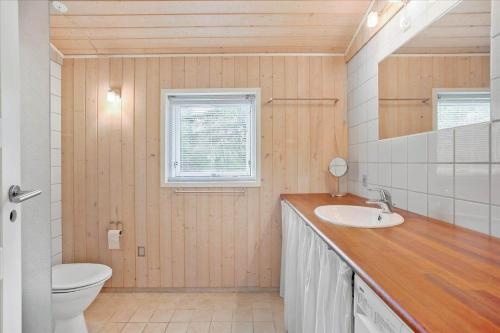 a bathroom with a sink and a toilet at JB167-Fjerritslev-Revlingestien-83 in Torup Strand