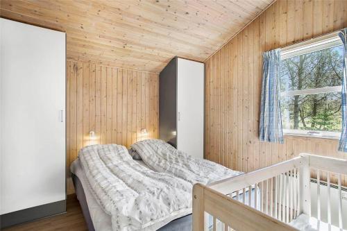 Ένα ή περισσότερα κρεβάτια σε δωμάτιο στο JB255-Fjerritslev-Blabaerstien-22