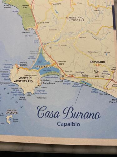 eine Karte von Casa Blancaapa an einer Wand in der Unterkunft Casa Burano in Capalbio