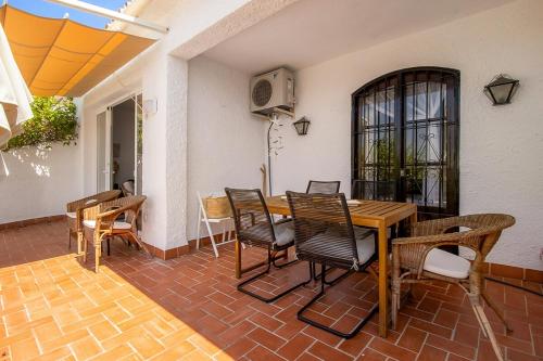Cozy 2BR Flat with Terrace & Pool