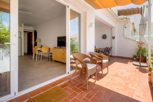 Cozy 2BR Flat with Terrace & Pool