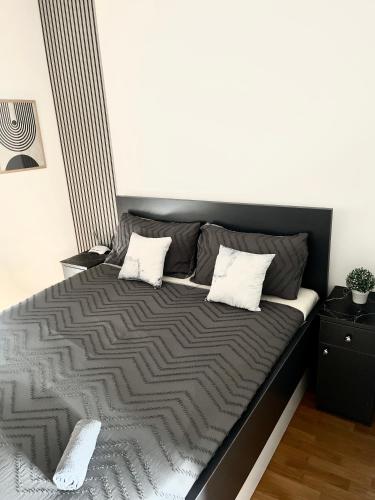 Ένα ή περισσότερα κρεβάτια σε δωμάτιο στο Apartment Jacuzzi Mostar