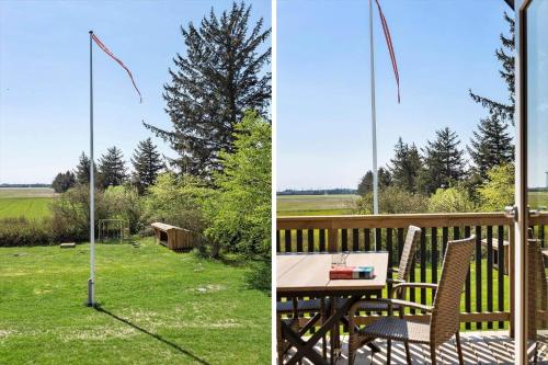 a flag pole on a deck next to a table and a tableablish at JB200-Fjerritslev-Udklitvej-168 in Fjerritslev