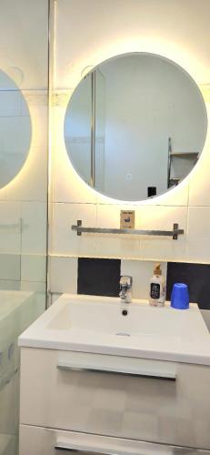 Appartement spacieux, lumineux et climatisé, proche tram V photo 8