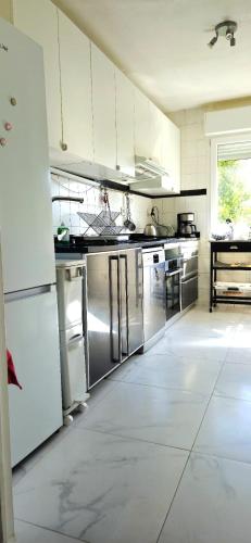Appartement spacieux, lumineux et climatisé, proche tram V photo 5