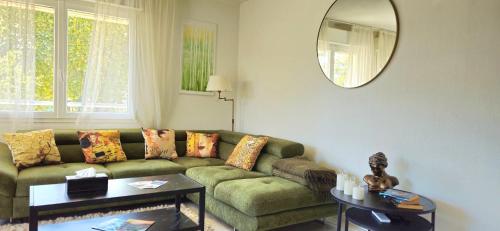 منطقة جلوس في Spacious 3 room close to tram and amenities