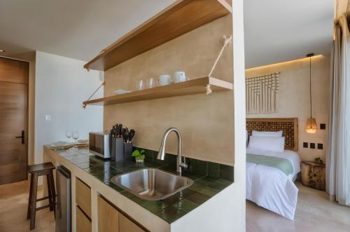 Dapur atau dapur kecil di Lalola Boutique Apartments by Andiani Travel