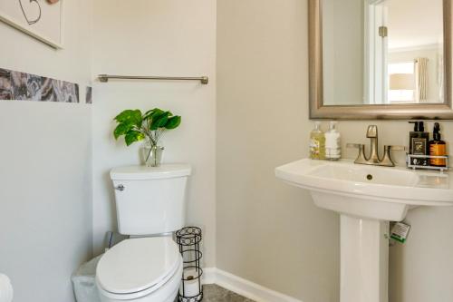 a bathroom with a toilet and a sink at Less Than 2 Mi to Dtwn Hagerstown Townhome with Fireplace in Hagerstown
