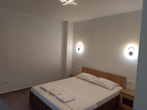a bedroom with a bed with two towels on it at Vila Smeu in Dubova