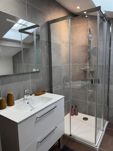 Ένα μπάνιο στο Longchamps 1 - Nice new apartment with air conditioning