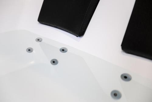 LES BULLES DE MONA - Chic - Spa - Clim
