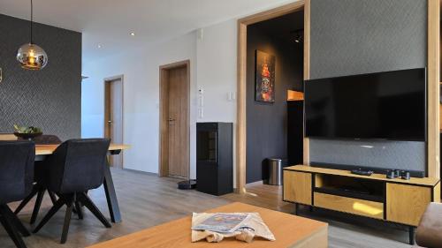 Μια τηλεόραση ή/και κέντρο ψυχαγωγίας στο Ferienhaus Wattwurm