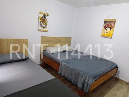 a bedroom with two beds in a room at Apartamento Nomadas in Santa Rosa de Cabal