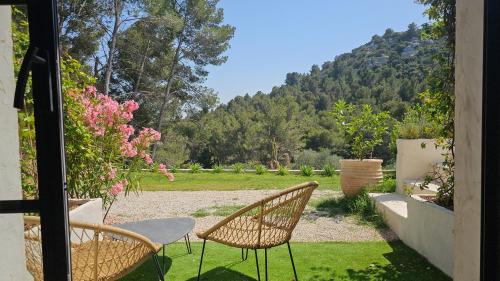 Jardín al aire libre en L'hôtel des oiseaux