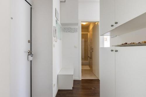 White Zagreb Apartment